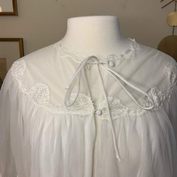 Vintage sheer Lacey cropped lingerie top - Picture 3 of 8